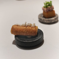 オマージュ - ４種のアミューズ きゅうりのタルトレッド 豚肉フロマージュ・ド・テットのコロッケ 春巻き馬肉タルタル ゆかりと鰹節とうずらの卵