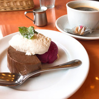 トラットリア グランボッカ - ◆デザート：本日のデザート
                    〜チョコのテリーヌと赤ぶどうのシャーベット〜