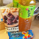 生活彩家 - ドリンク写真:おーいお茶 ガリガリ君 ブロックチョコ