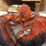 Lobster Place Seafood Market - 爪も胴体もちゃんと切込みが入って
            食べやすい