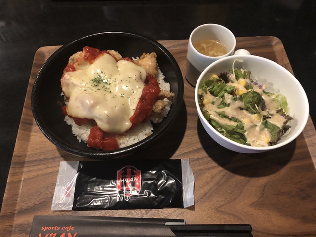 Milan Riverside Terrace 旧店名 Sports Cafe Milan 新潟 ダイニングバー 食べログ