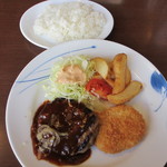 デニーズ - デミグラスハンバーグと男爵ポテトコロッケ　６８０円