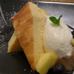 BUZZ 梅田 - 焼レモンのベークドチーズケーキ