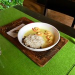 スプーンソング - 【娘が食べたカレー】エビモーリー(ライスはジーラライス)