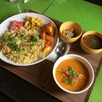 スプーンソング - 【私が食べたセット】マラバールチキンカレー(辛口)＆エビプラオプレートのセット