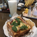 クック - 料理写真:バナナジュースとピザトースト