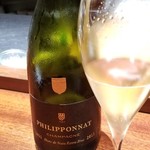コントワール フー - お酒①フィリポナ・ブラン・ド・ノワール・ブリュット2011(シャンパーニュ、フランス)
      葡萄品種:ピノ・ノワール100%