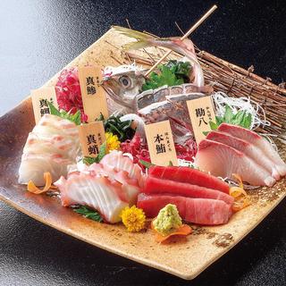 Freshly delivered from the market every day! We recommend the fresh "Assorted Sashimi"