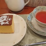 ティーハウス ローズマリー - ディンブラはヌワラエリアに比べ、香りとコクがあった。舌に残る雑味は皆無で、何杯でも美味しく頂ける代物