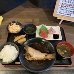 Magurono Ie Shin - 6食限定だったノドグロの煮付けとお刺身定食１０００円