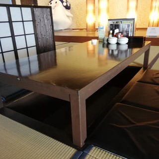 【禁煙】堀こたつ式。小さいお子さまから足下が気になるお客様も無理無くお食事が可能