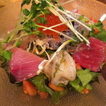 Kamadoya - 産地直送の鮮魚の海鮮サラダ、美味しいですよ。