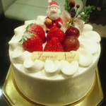 アテスウェイ - ２０１１クリスマスケーキ。ガトーフレーズ。５号サイズで３８００円くらいだった。