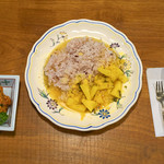 アートスペース＆カフェ - パイナップルスープカレー