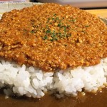 カリーフォルニアダイニング カイ - 本日のランチ(800円) キーマとの欧風の合いがけカレー