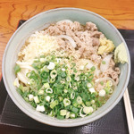 かざしうどん - 天かす、薬味ネギ、すりごま、わさび、おろし生姜を入れました。（2019.8 byジプシーくん）