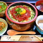 大和 - 料理写真:マグロユッケ丼　デザート付き