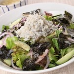 Refreshing salad of heaped whitebait