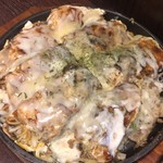 Hiroshima Okonomiyaki To Teppanyaki Dandan Jaken - チーズを上からかけていただきました！