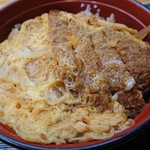 やぶ善 - どんぶりの口径ほどある大きなかつ。