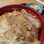 やぶ善 - かつには適度な厚みがあります。