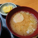 やぶ善 - コクの深いお味噌汁。