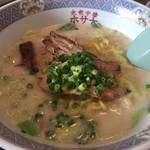 大衆中華ホサナ - 牛乳ベースのスープには生姜が入っているので、臭みはなく食べ終わると汗が出てきます。