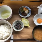 カフェアンドショップ ロータスランド - 2019/08/16
      モーニングＣセット 有機コーヒー 380円
      今週のおまかせセット 550円
      ・こんにゃく唐揚げの甘酢あん
      ・卵豆腐
      ・味噌きゅうり
      ・フレッシュサラダ
      ・スイカ