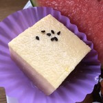 カフェアンドショップ ロータスランド - 2019/08/16
      モーニングＣセット 有機コーヒー 380円
      今週のおまかせセット 550円
      ・こんにゃく唐揚げの甘酢あん
      ・卵豆腐
      ・味噌きゅうり
      ・フレッシュサラダ
      ・スイカ