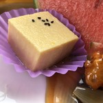 カフェアンドショップ ロータスランド - 2019/08/16
      モーニングＣセット 有機コーヒー 380円
      今週のおまかせセット 550円
      ・こんにゃく唐揚げの甘酢あん
      ・卵豆腐
      ・味噌きゅうり
      ・フレッシュサラダ
      ・スイカ