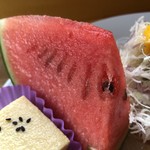 カフェアンドショップ ロータスランド - 2019/08/16
      モーニングＣセット 有機コーヒー 380円
      今週のおまかせセット 550円
      ・こんにゃく唐揚げの甘酢あん
      ・卵豆腐
      ・味噌きゅうり
      ・フレッシュサラダ
      ・スイカ