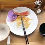 カフェアンドショップ ロータスランド - 2019/08/16
      モーニングＣセット 有機コーヒー 380円
      今週のおまかせセット 550円
      ・こんにゃく唐揚げの甘酢あん
      ・卵豆腐
      ・味噌きゅうり
      ・フレッシュサラダ
      ・スイカ