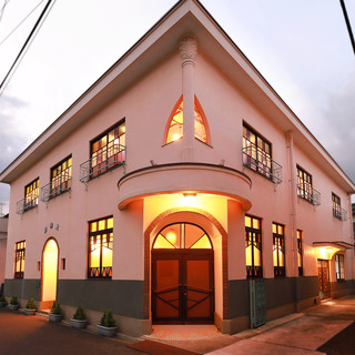 [Western-style building registered as a nationally registered tangible cultural property] Historic warmth with early Showa architecture