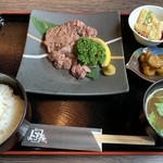 Yorozuya - 特上厚切り牛タン定食