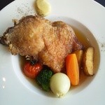 タワーレストラン ヨコハマ - 仏産骨付き地鶏もも肉と根野菜のポトフ 1200円