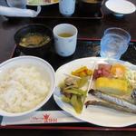 Nankoku Bijinesu Hoteru - 朝食は和風の御膳スタイルの朝食セットになってました。