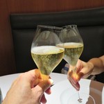 レフェルヴェソンス - まずはシャンパンから 乾杯!(^^)!