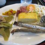 南国ビジネスホテル - メインのプレートは玉子焼き、シシャモ、マカロニサラダと言った感じの朝食。

此方で朝食をいただいて29番札所の国分寺に向かいました。
