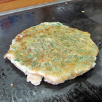 お好み焼き・ふみえ - クルンとひっくり返して ポンポンポン～♪