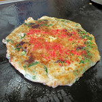 お好み焼き・ふみえ - またまたひっくり返して ポンポンポン～♪ ゴキュリと喉が鳴ります