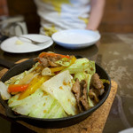 Omori別邸 - ラムもも肉のスタミナ炒め