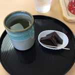 喫茶ふれんど - 昆布茶（羊羹付き）