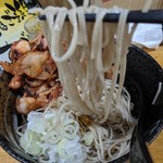 究極の塩だし そば助 - シャキッと〆られたやや平のお蕎麦