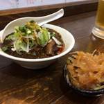 もつ焼き 次郎 - 煮込み（左）梅水晶（右）