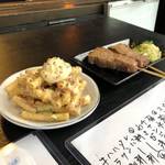 もつ焼き 次郎 - マカロニサラダ、レバー