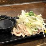 もつ焼き 次郎 - 酢もつ（ガツと耳）