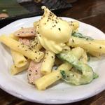 もつ焼き 次郎 - マカロニサラダ