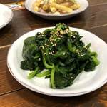 もつ焼き 次郎 - ホウレン草からしあえ