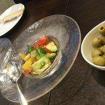 赤羽スペインクラブTERATERA - 久慈タコのポテトサラダ、小エビとアボカドのバレンシア風サラダ、オリーブ