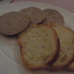 ゴッサム - チーズに添えられたパン